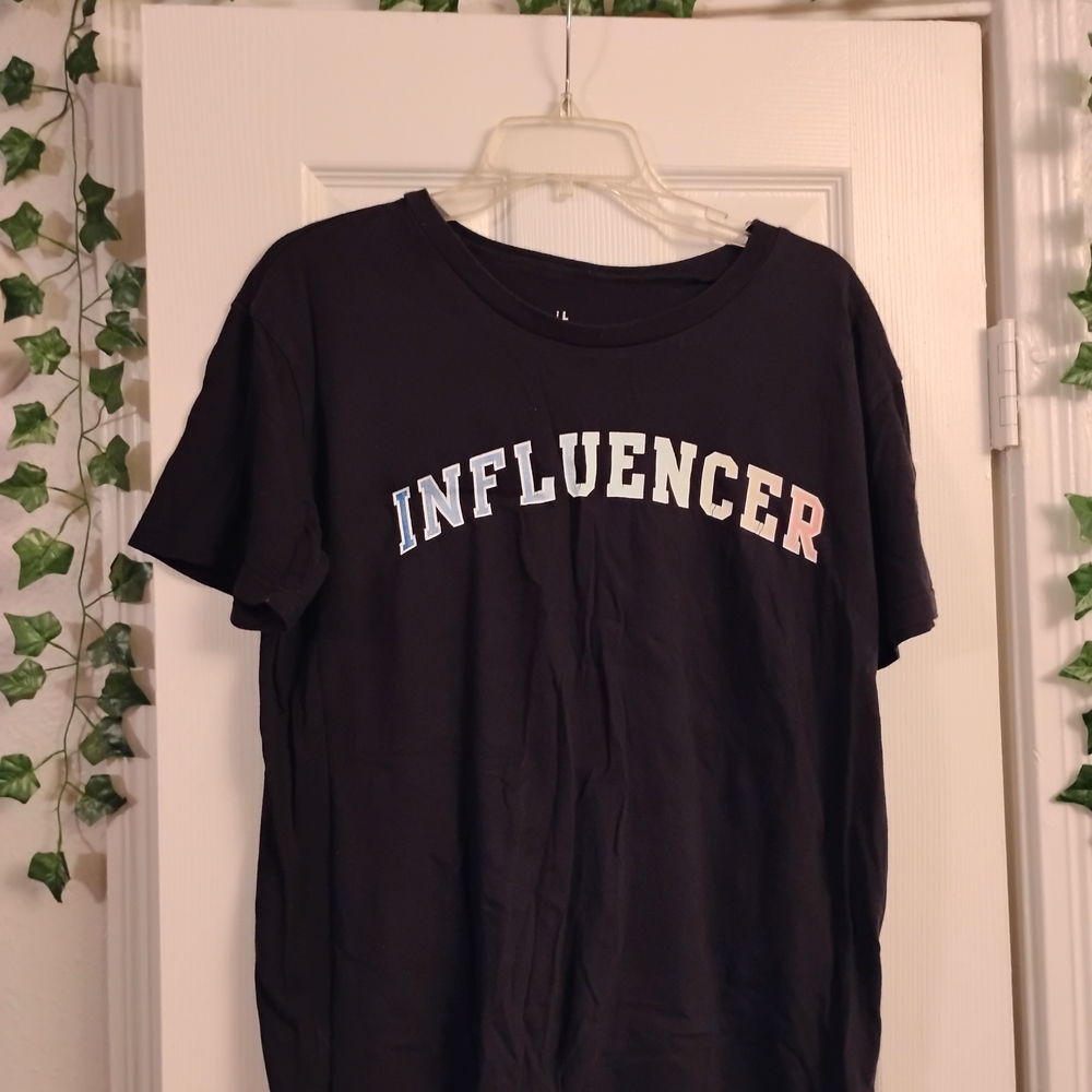Black 'Influencer' Graphic T-Shirt